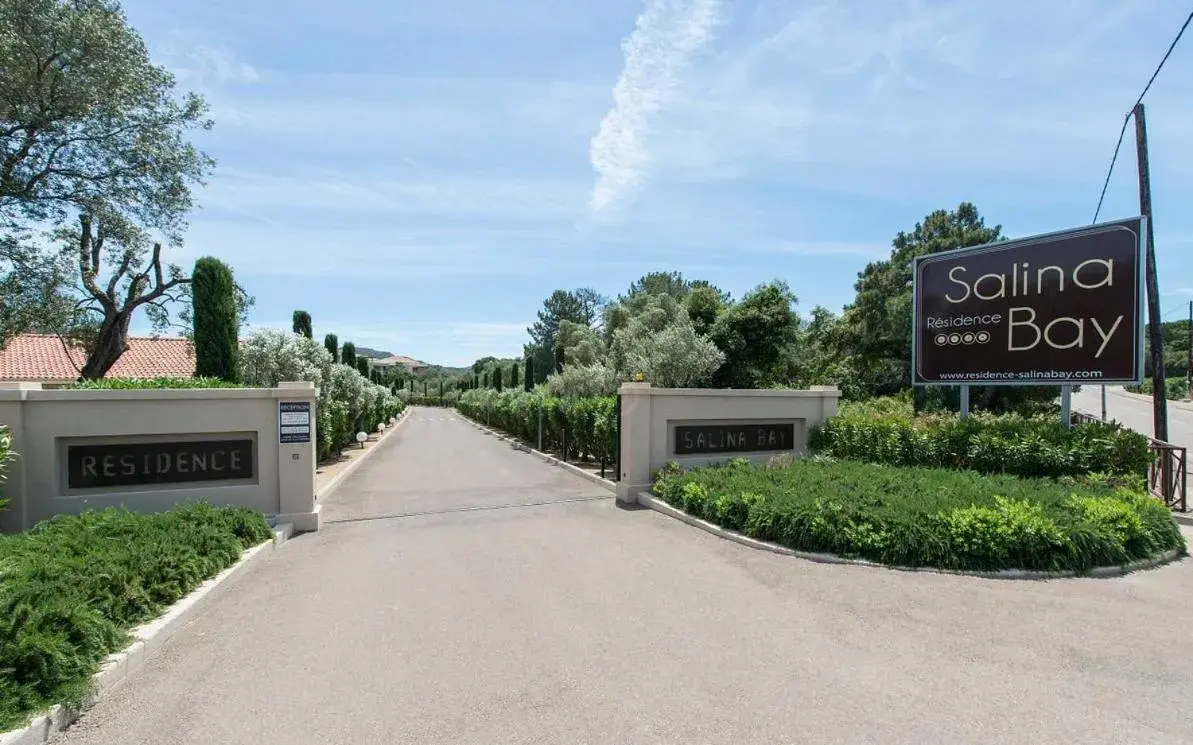 Facade/entrance in Résidence Salina Bay